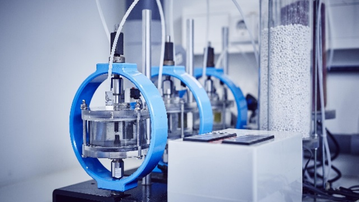 Mitigating Risk: Essential Corrosion Resistance Testing Services in India in Kiyo R&D Lab for Global Compliance (Focuses directly on business benefit and compliance.)